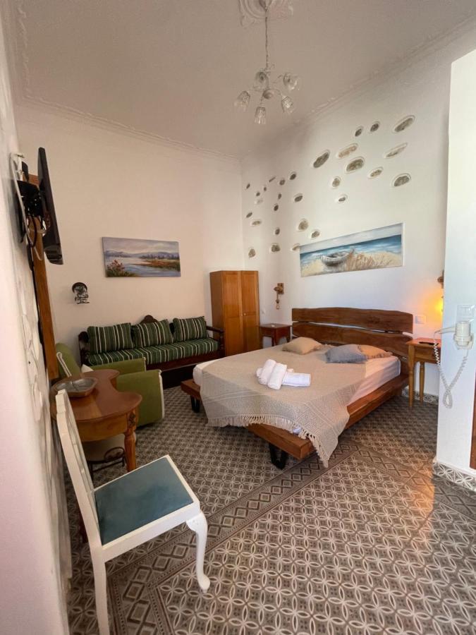 Burgos Barrio Hotel Naxos City Ngoại thất bức ảnh
